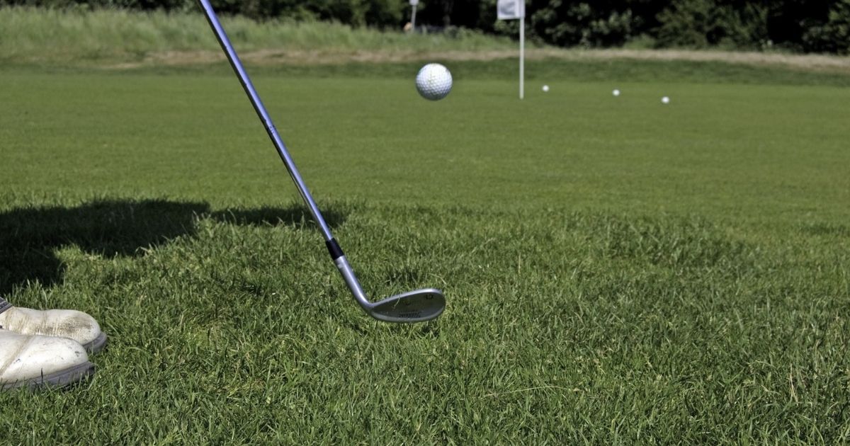 Chip the ball perfectly around the greens The Golf Pro Blog