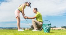 ¿Cuál es la mejor manera de aprender a jugar al golf?