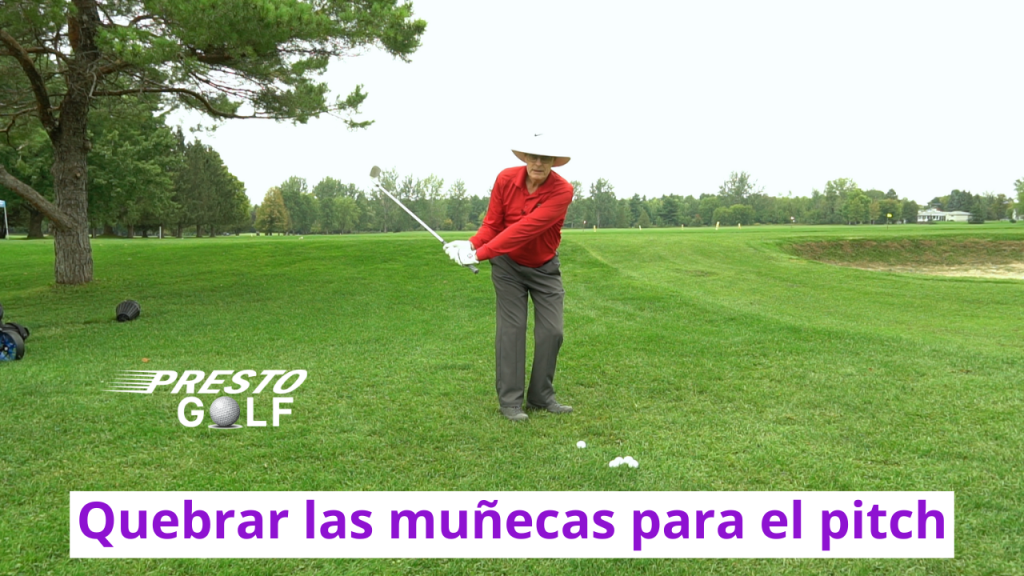 Quebrar las muñecas para el pitch en el golf